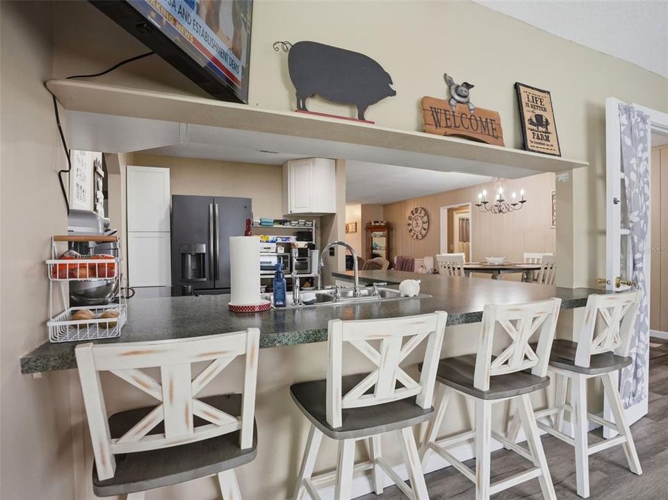 For Sale: $309,000 (2 beds, 2 baths, 1360 Square Feet)
