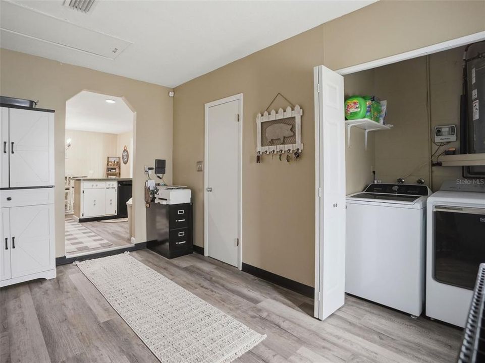 For Sale: $309,000 (2 beds, 2 baths, 1360 Square Feet)