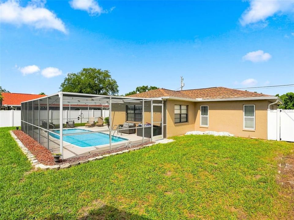 For Sale: $309,000 (2 beds, 2 baths, 1360 Square Feet)