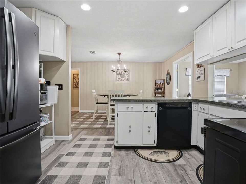 For Sale: $309,000 (2 beds, 2 baths, 1360 Square Feet)