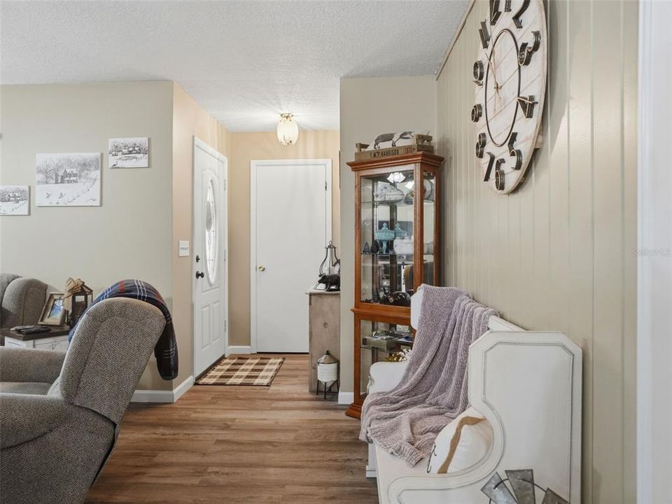 For Sale: $309,000 (2 beds, 2 baths, 1360 Square Feet)