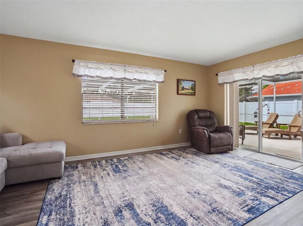For Sale: $309,000 (2 beds, 2 baths, 1360 Square Feet)