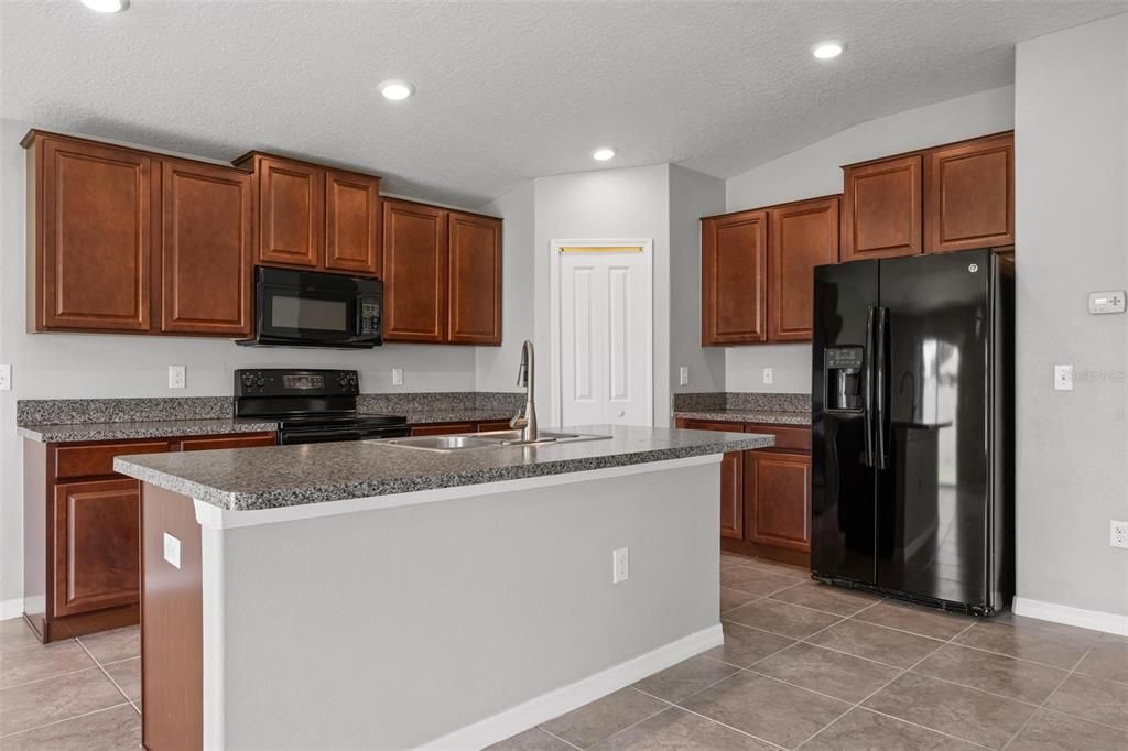 For Sale: $330,000 (4 beds, 2 baths, 1897 Square Feet)