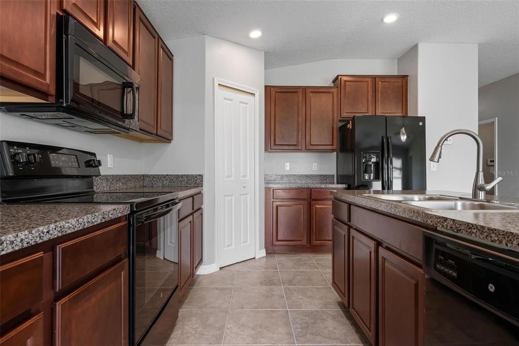 For Sale: $330,000 (4 beds, 2 baths, 1897 Square Feet)