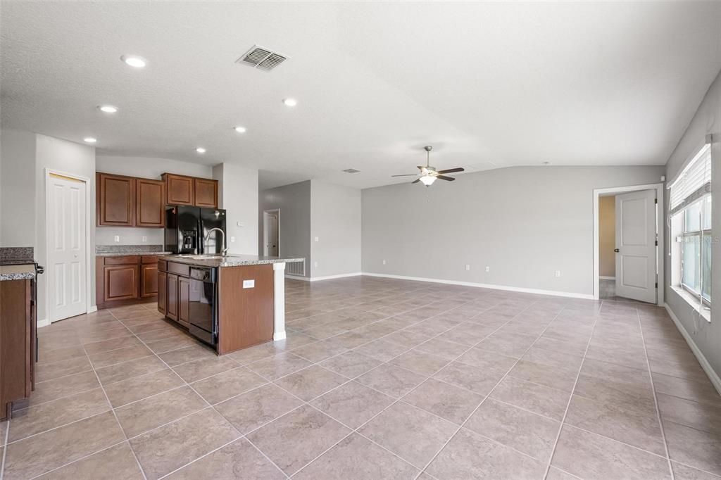 For Sale: $330,000 (4 beds, 2 baths, 1897 Square Feet)