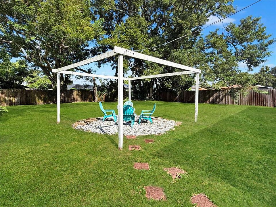 En Venta: $219,500 (2 camas, 1 baños, 816 Pies cuadrados)