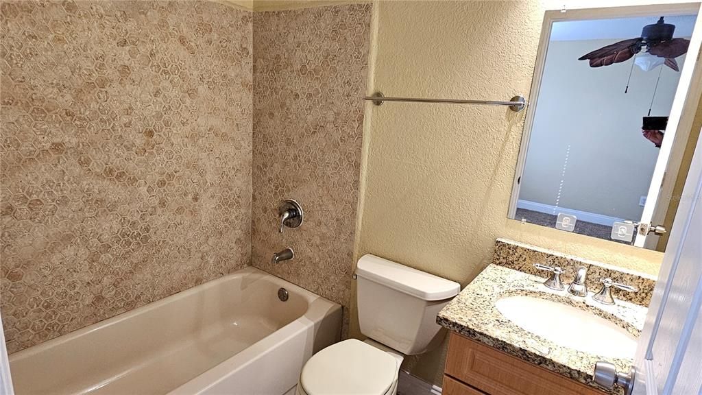 На продажу: $169,900 (2 спален, 2 ванн, 840 Квадратных фут)