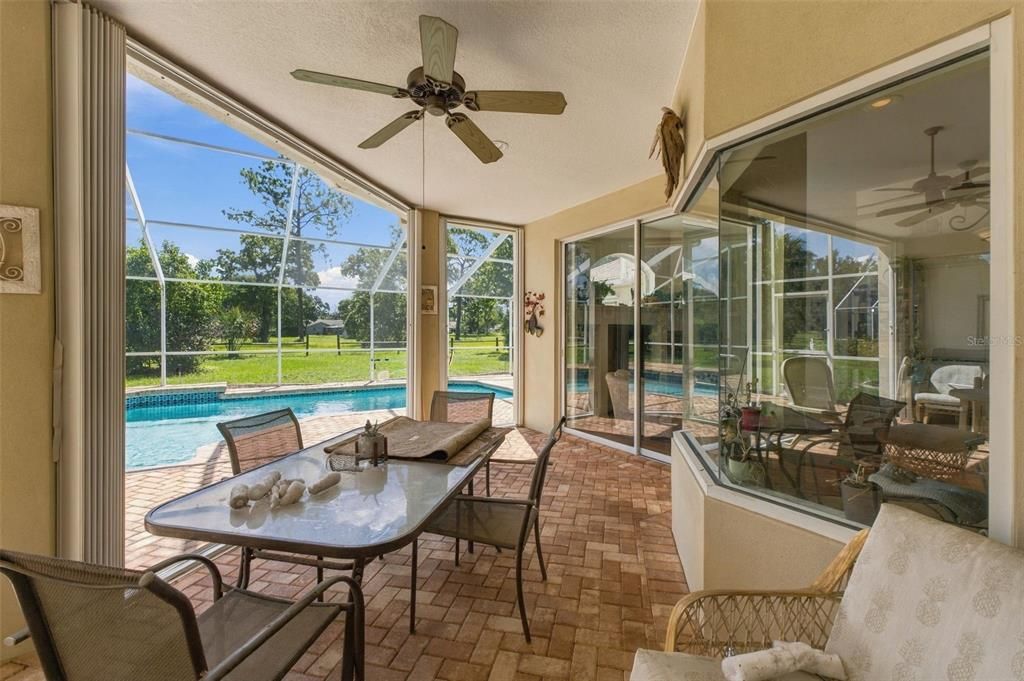 En Venta: $429,000 (4 camas, 2 baños, 2457 Pies cuadrados)