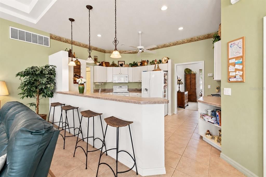 En Venta: $429,000 (4 camas, 2 baños, 2457 Pies cuadrados)