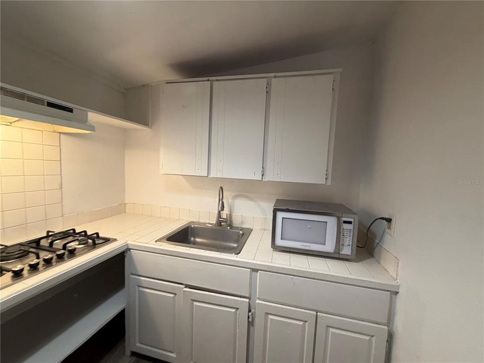 В аренду: $1,225 (1 спален, 1 ванн, 363 Квадратных фут)