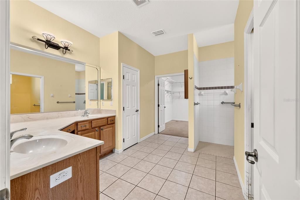 For Sale: $355,000 (3 beds, 2 baths, 2335 Square Feet)