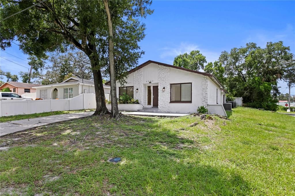 На продажу: $449,900 (5 спален, 2 ванн, 1949 Квадратных фут)