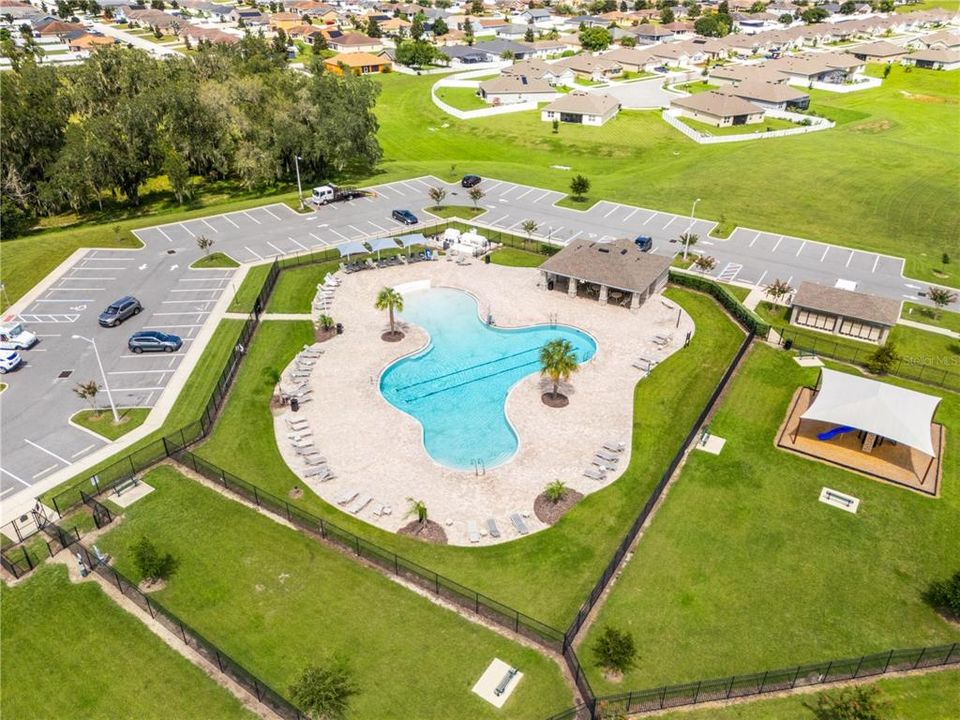 На продажу: $317,900 (4 спален, 2 ванн, 1815 Квадратных фут)