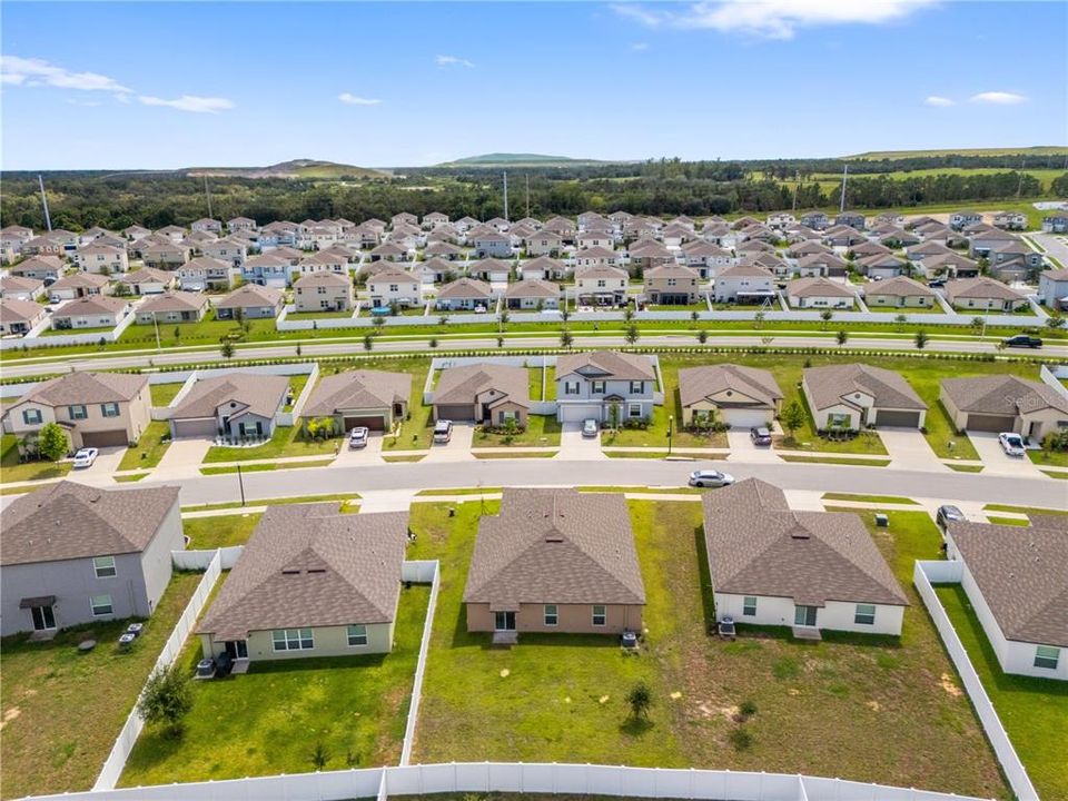 На продажу: $317,900 (4 спален, 2 ванн, 1815 Квадратных фут)