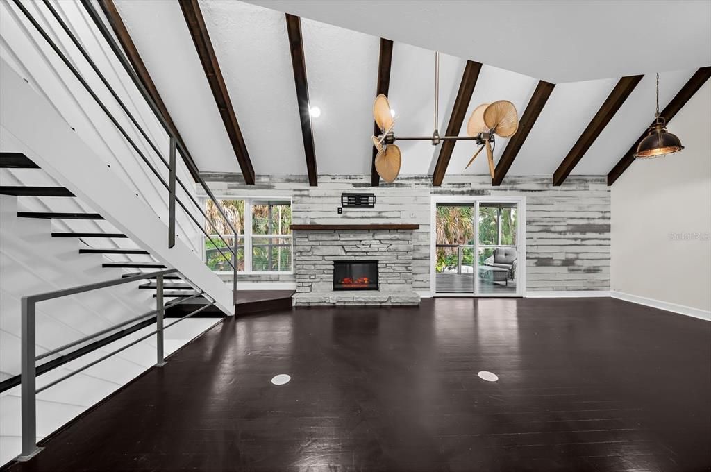 En Venta: $1,500,000 (3 camas, 3 baños, 2082 Pies cuadrados)