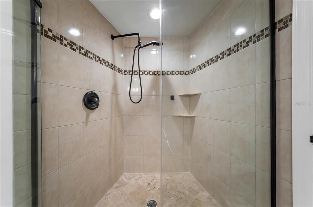 En Venta: $1,500,000 (3 camas, 3 baños, 2082 Pies cuadrados)