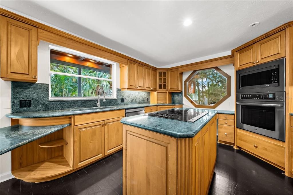 En Venta: $1,500,000 (3 camas, 3 baños, 2082 Pies cuadrados)