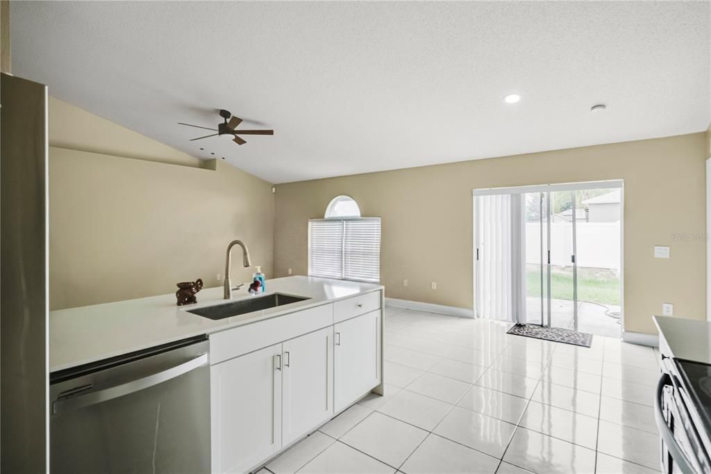 For Rent: $1,750 (3 beds, 2 baths, 1617 Square Feet)
