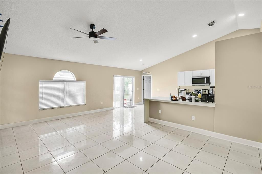 For Rent: $1,750 (3 beds, 2 baths, 1617 Square Feet)