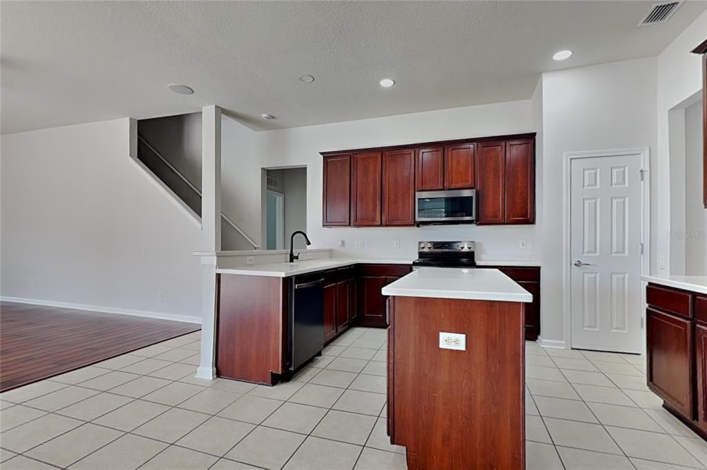 For Sale: $529,900 (4 beds, 3 baths, 3072 Square Feet)