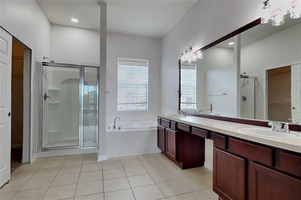 For Sale: $529,900 (4 beds, 3 baths, 3072 Square Feet)