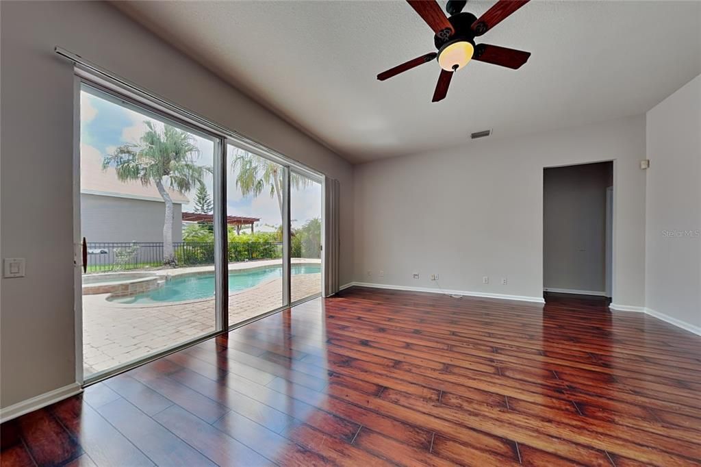 For Sale: $529,900 (4 beds, 3 baths, 3072 Square Feet)