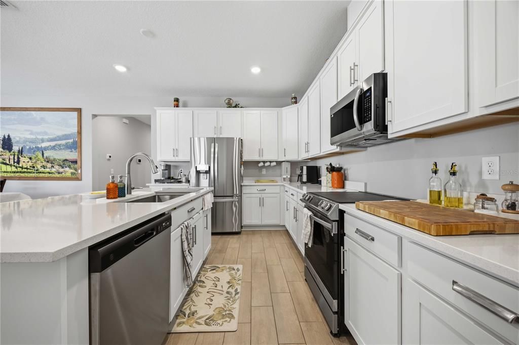 For Sale: $345,000 (4 beds, 3 baths, 2075 Square Feet)