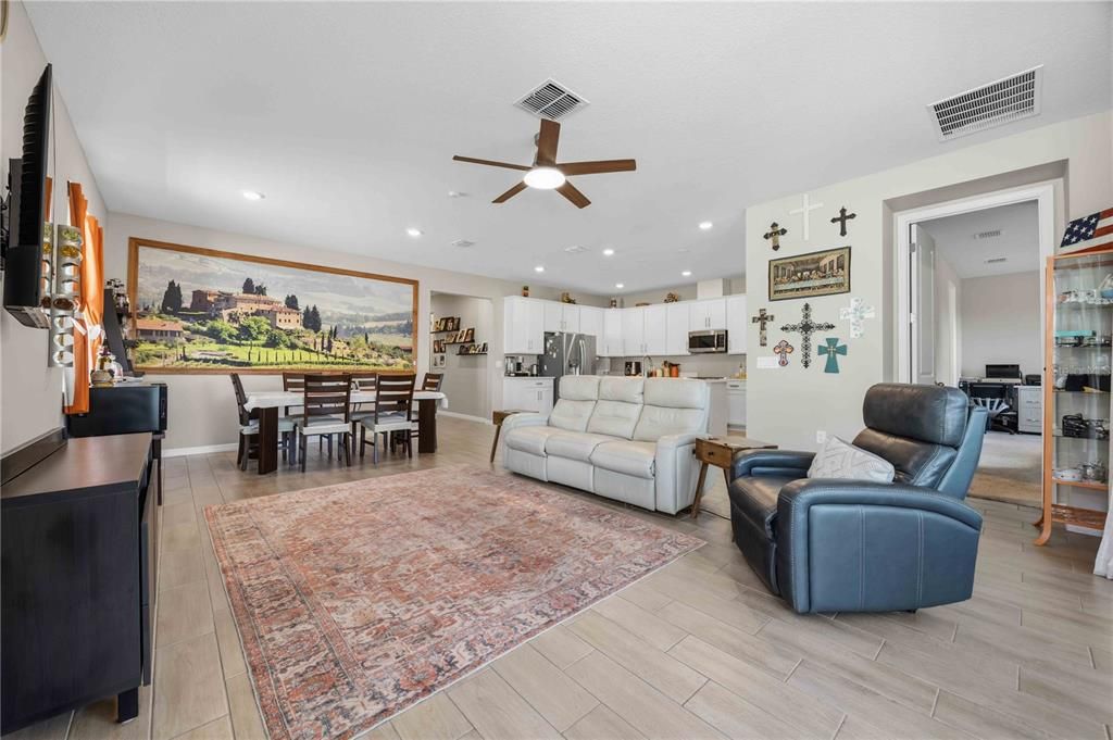 For Sale: $345,000 (4 beds, 3 baths, 2075 Square Feet)