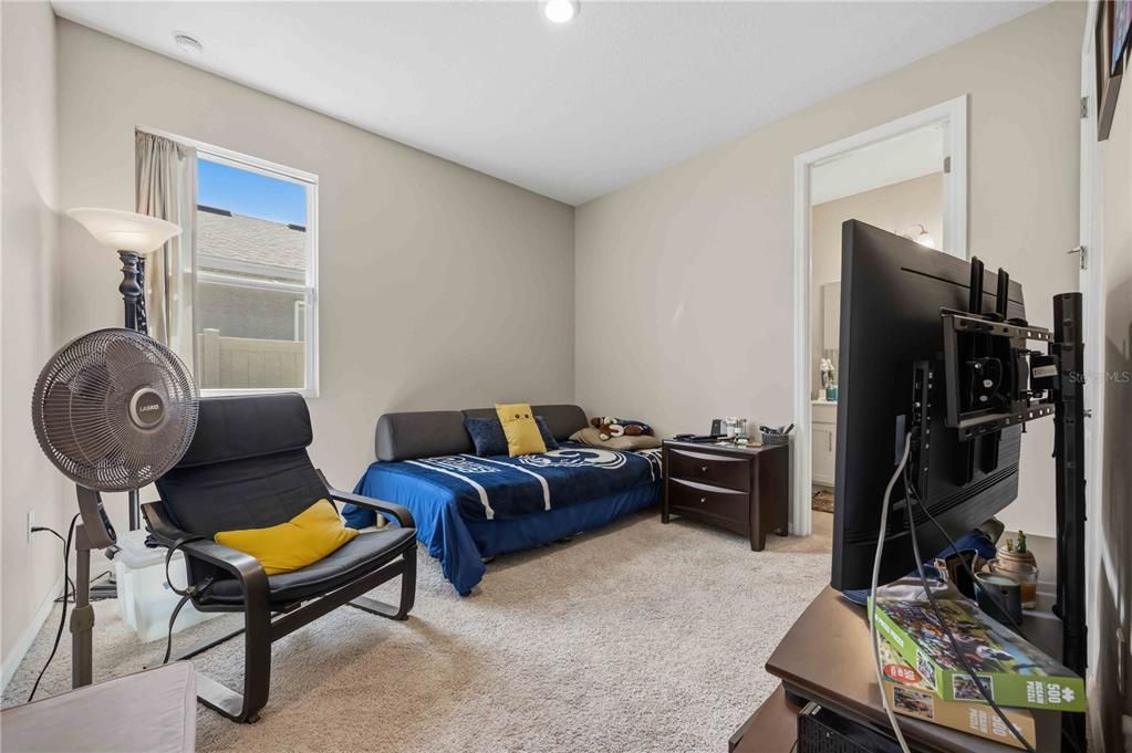 For Sale: $345,000 (4 beds, 3 baths, 2075 Square Feet)