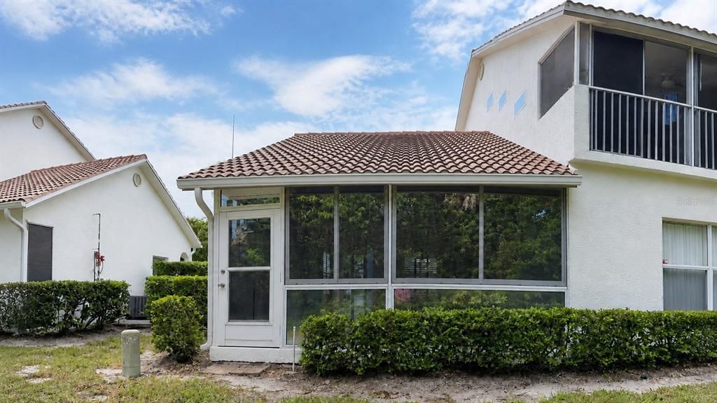 For Sale: $275,000 (2 beds, 2 baths, 1352 Square Feet)