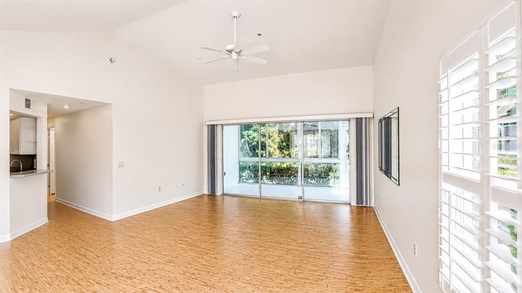 For Sale: $275,000 (2 beds, 2 baths, 1352 Square Feet)