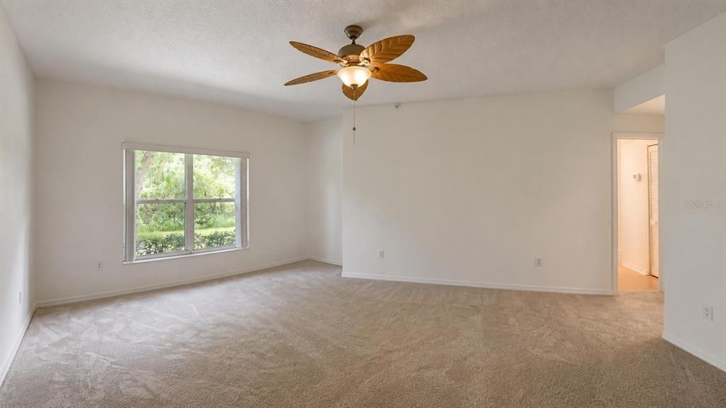 For Sale: $275,000 (2 beds, 2 baths, 1352 Square Feet)