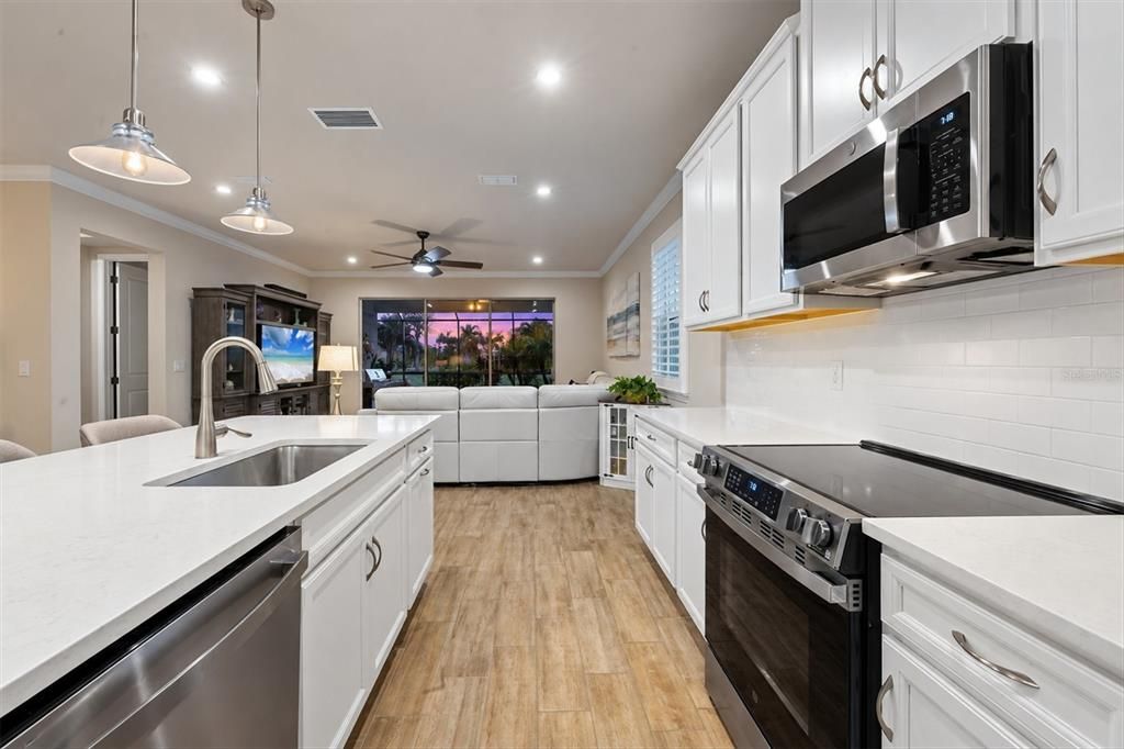 En Venta: $675,000 (3 camas, 2 baños, 2179 Pies cuadrados)