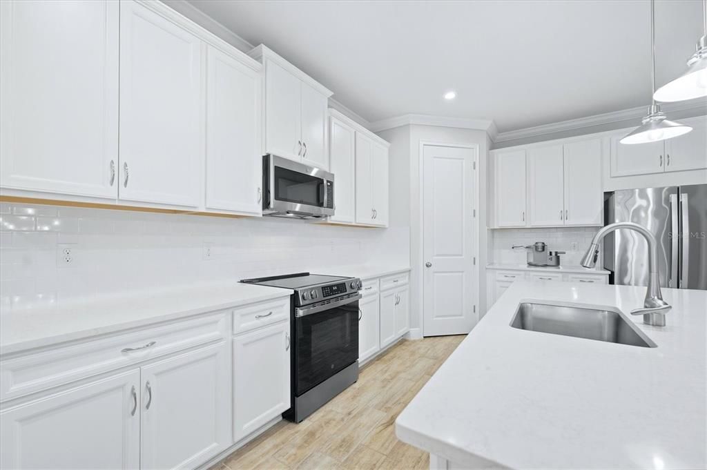 En Venta: $675,000 (3 camas, 2 baños, 2179 Pies cuadrados)