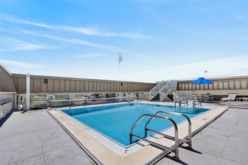 For Sale: $289,500 (2 beds, 2 baths, 988 Square Feet)