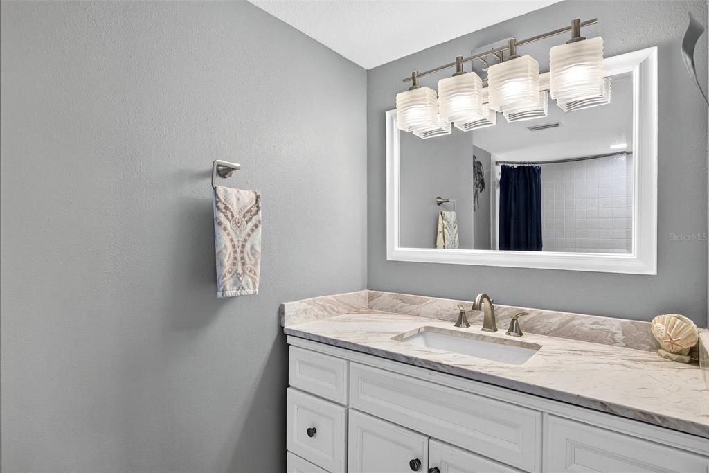 For Sale: $289,500 (2 beds, 2 baths, 988 Square Feet)