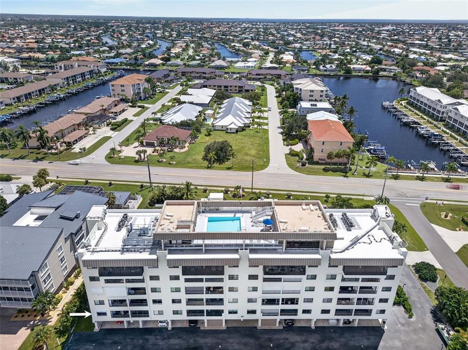 For Sale: $289,500 (2 beds, 2 baths, 988 Square Feet)