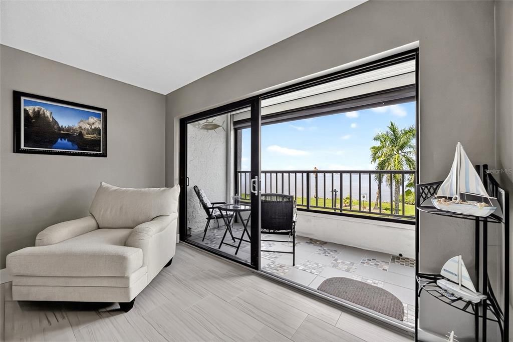 For Sale: $289,500 (2 beds, 2 baths, 988 Square Feet)