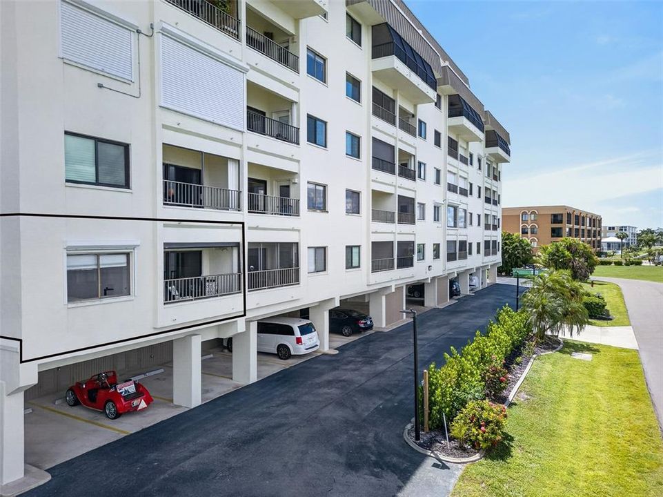 For Sale: $289,500 (2 beds, 2 baths, 988 Square Feet)