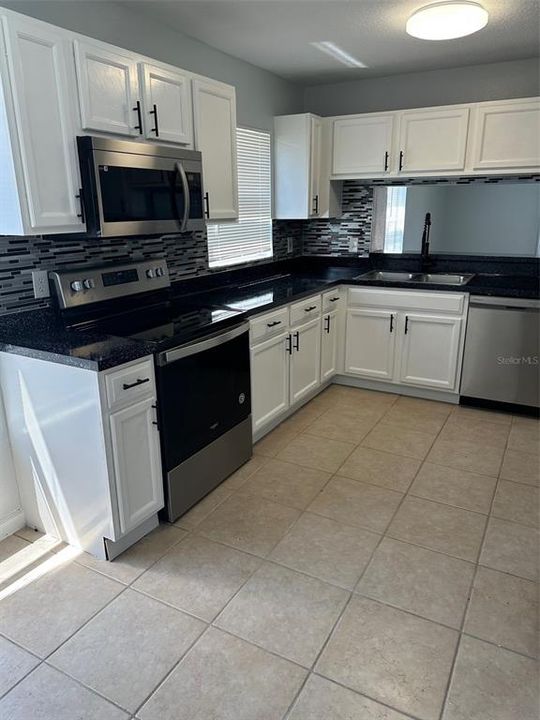 For Rent: $2,000 (3 beds, 2 baths, 1410 Square Feet)
