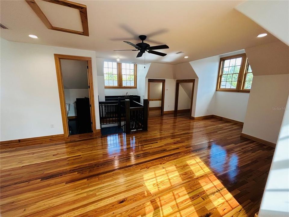 En Venta: $909,000 (4 camas, 3 baños, 2597 Pies cuadrados)