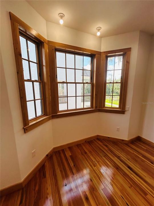 En Venta: $909,000 (4 camas, 3 baños, 2597 Pies cuadrados)