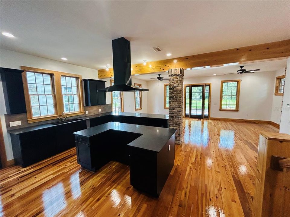 En Venta: $909,000 (4 camas, 3 baños, 2597 Pies cuadrados)