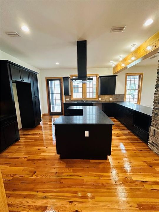 En Venta: $909,000 (4 camas, 3 baños, 2597 Pies cuadrados)