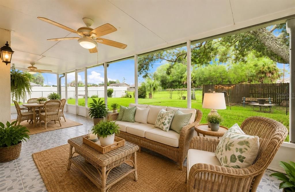 En Venta: $329,900 (4 camas, 2 baños, 1378 Pies cuadrados)