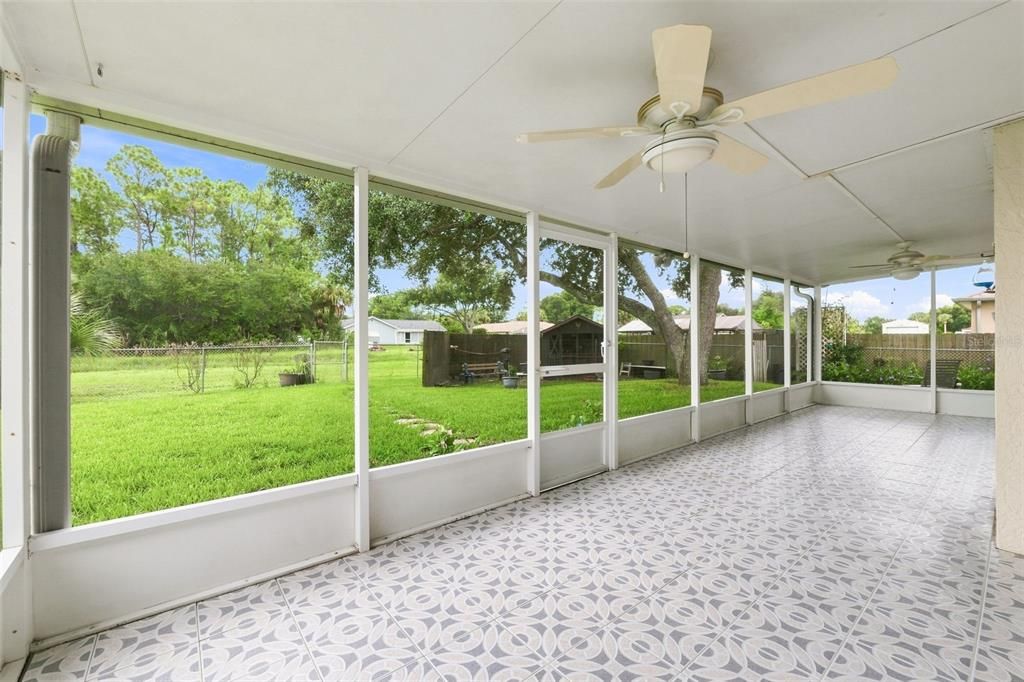 En Venta: $329,900 (4 camas, 2 baños, 1378 Pies cuadrados)