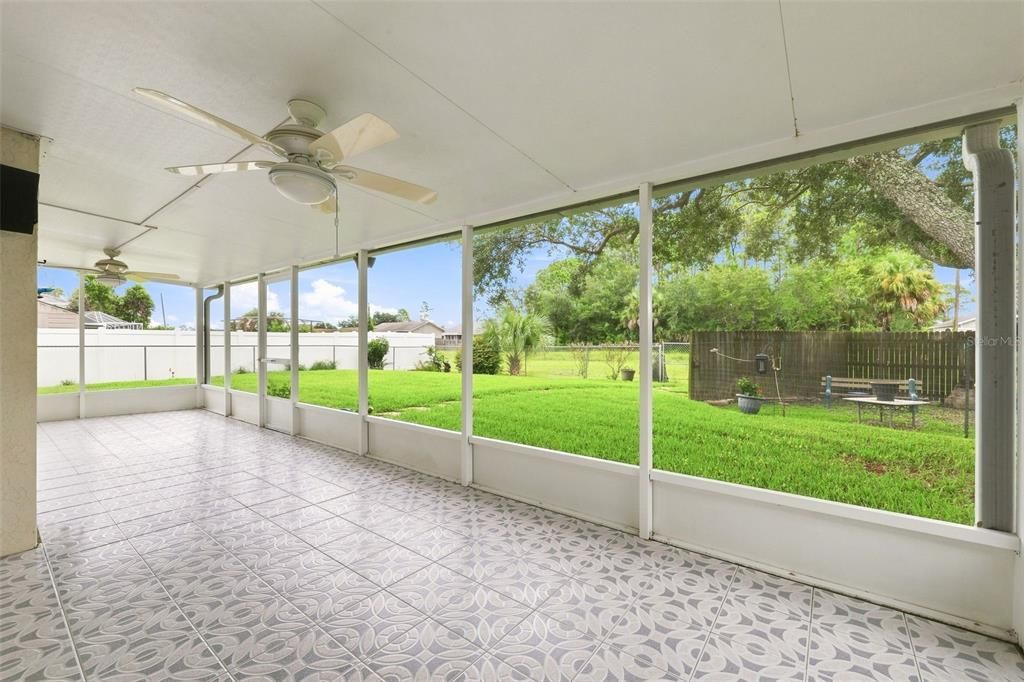 En Venta: $329,900 (4 camas, 2 baños, 1378 Pies cuadrados)