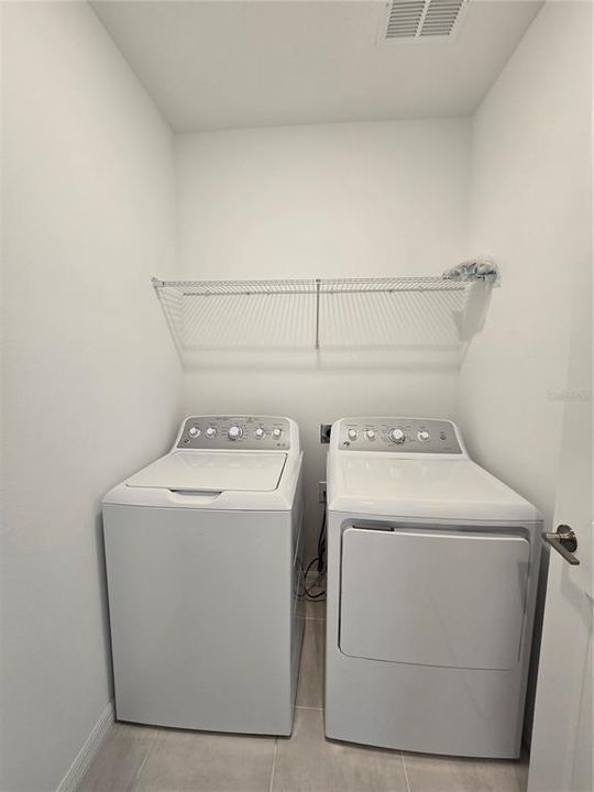 В аренду: $2,350 (3 спален, 2 ванн, 1585 Квадратных фут)
