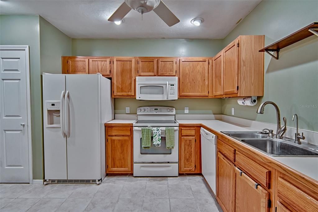 For Sale: $210,000 (2 beds, 2 baths, 1414 Square Feet)