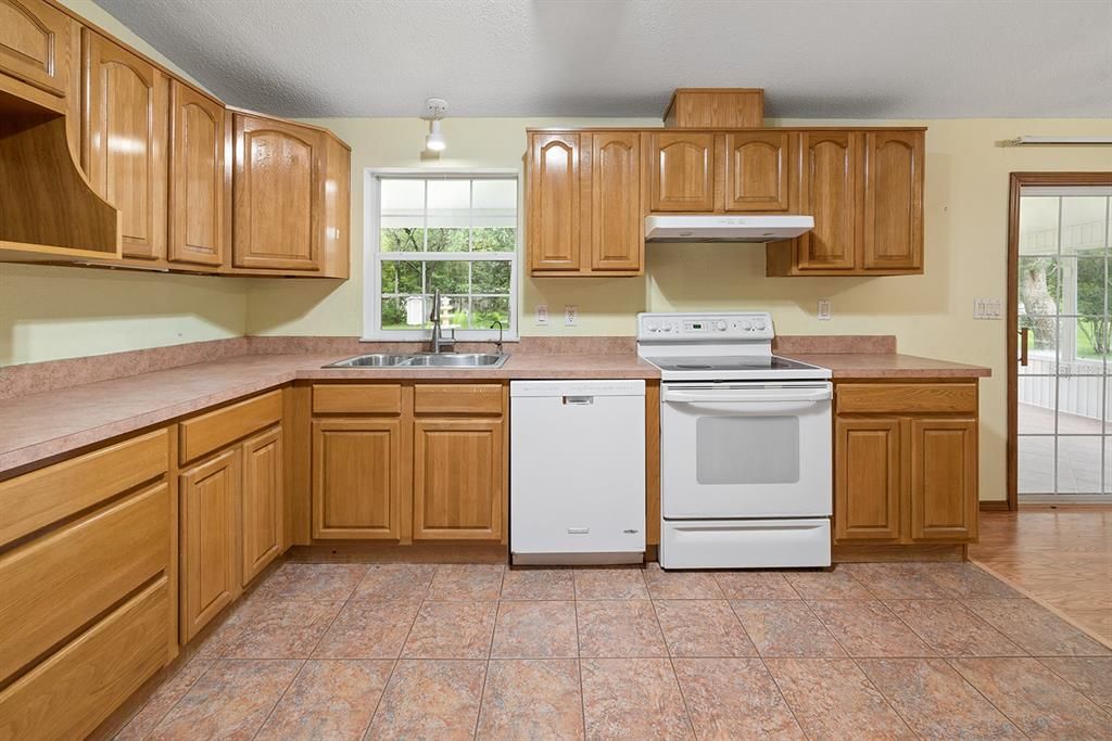 For Sale: $269,000 (3 beds, 2 baths, 1620 Square Feet)